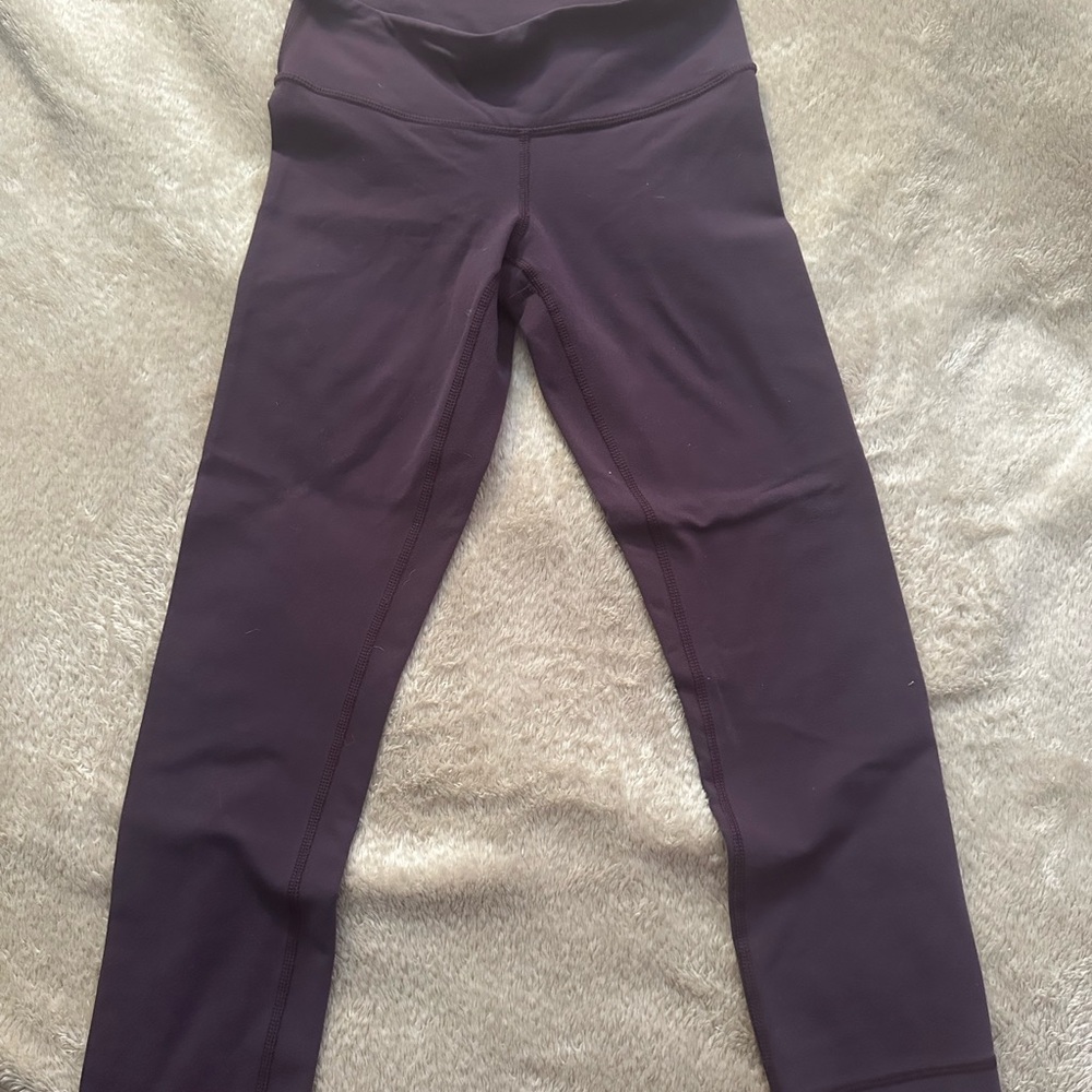 Black crop lululemons